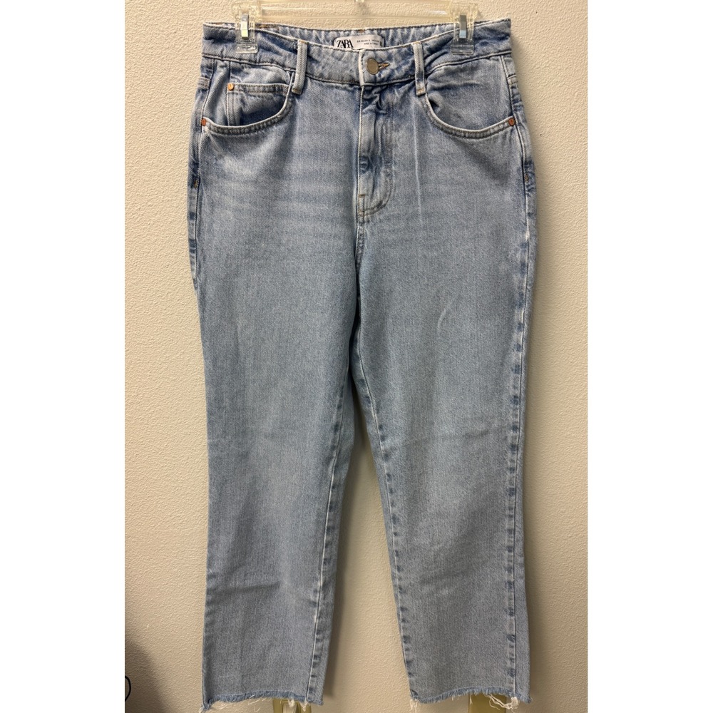 Zara Mom‎ Jeans Women's Light Wash Denim High Rise Cropped Frayed Hem